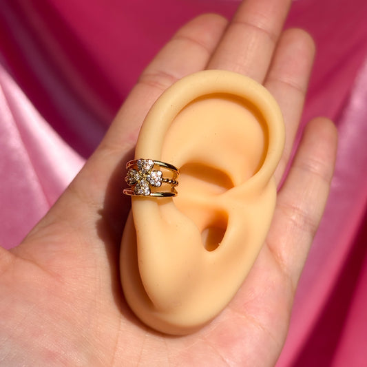 Earcuff de cruz con circonias y bandas múltiples